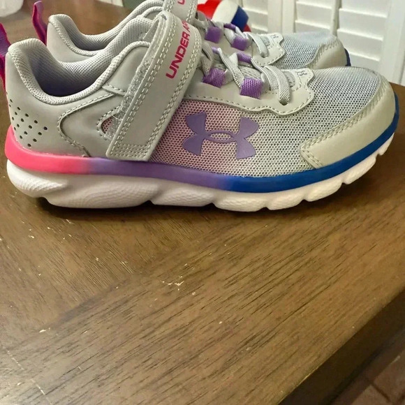 Under Armour Girl’s Tennis Shoes - Picture 12 of 15
